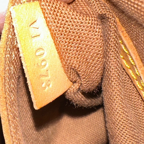 WOW POSHMARK - Authentic Vintage Louis Vuitton Monogram Alma Handbag - Picture 5 of 15